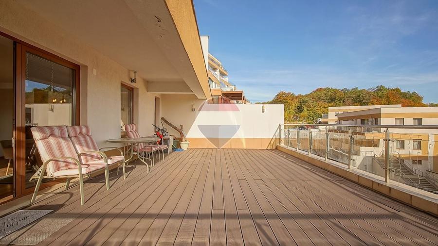 Apartament cu 3 camere semidecomandat, mobilat în Drumul Poienii