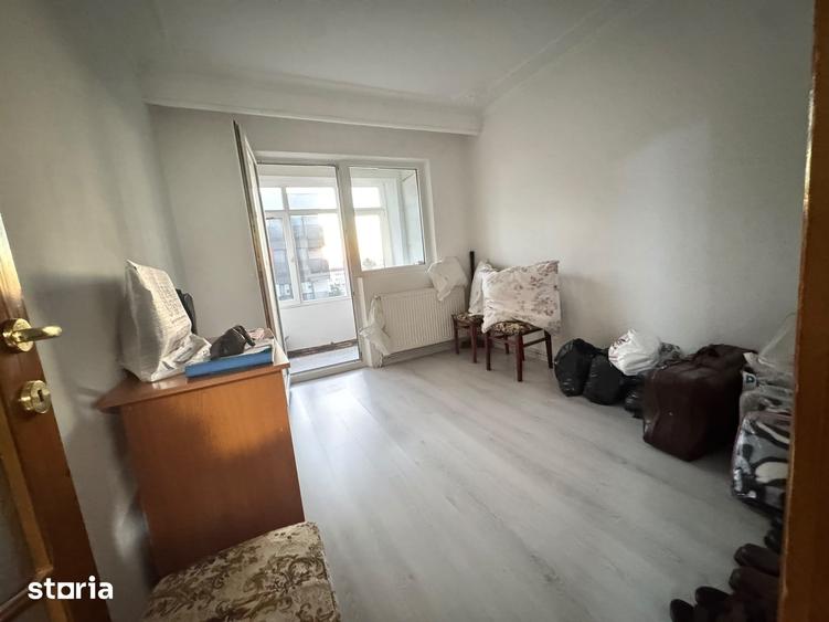 Apartament cu 3 camere decomandat în Mioriței