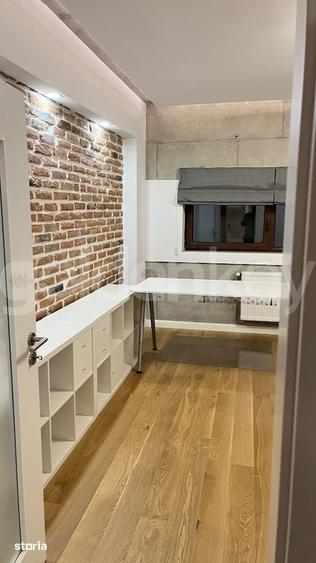 Casă cu 7 camere cu Teren 1000 Mp în Central
