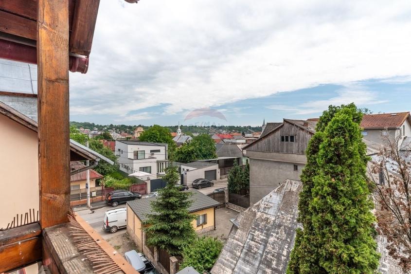 Casă individuală cu 5 camere cu Teren 268 Mp în Central