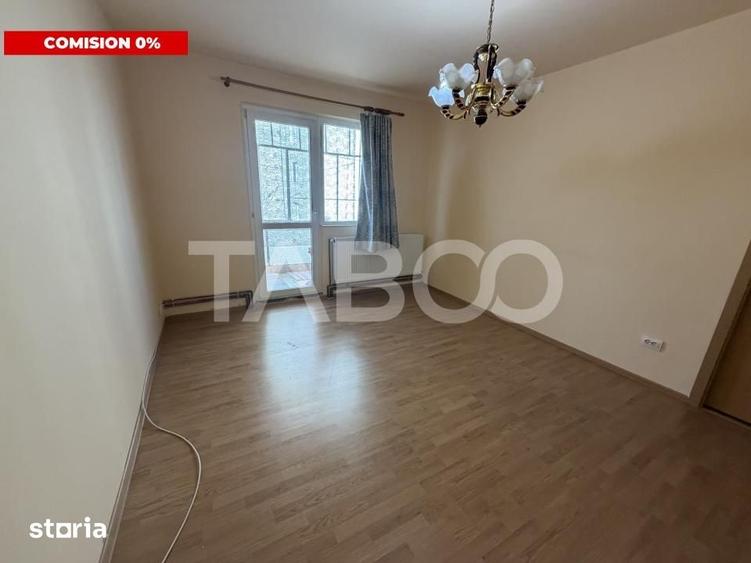 Apartament cu 3 camere semidecomandat în Central