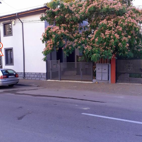 Apartament cu 3 camere decomandat în Patriei