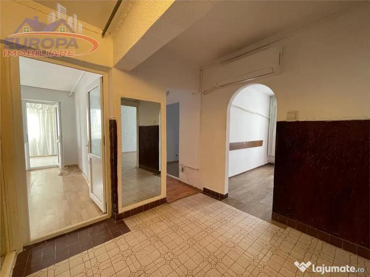 Apartament cu 4 camere decomandat în Central
