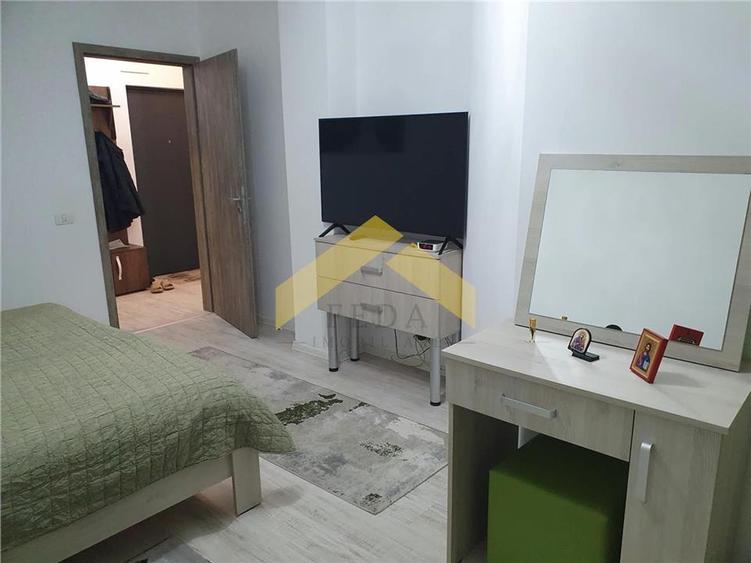 Apartament cu 2 camere semidecomandat, mobilat în Central