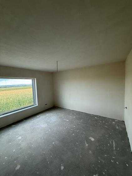 Casă cu 3 camere în Ipotești
