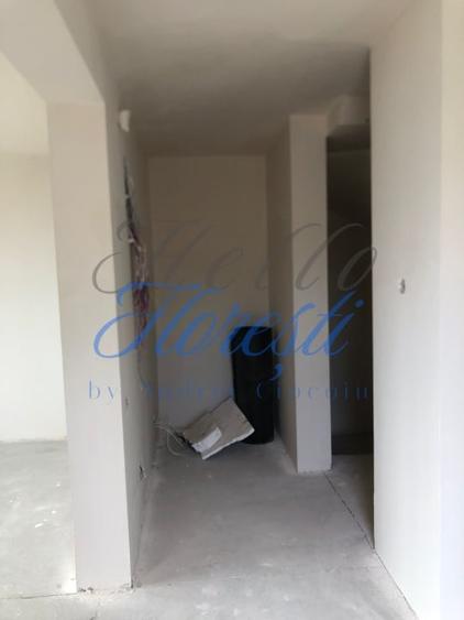 Duplex cu 4 camere semidecomandat cu Canalizare în Dâmbul Rotund