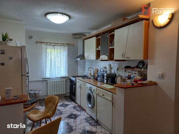 Apartament cu 4 camere semidecomandat, mobilat în Lipovei