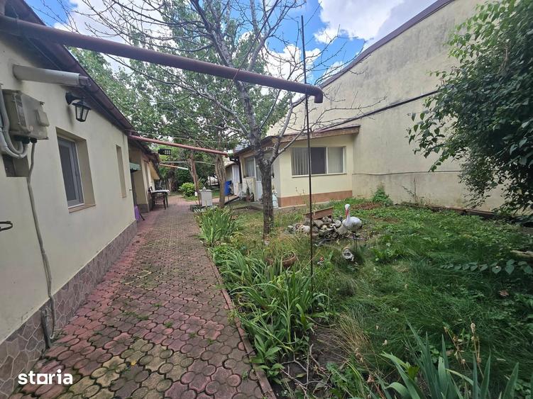 Casă cu 5 camere cu Teren 600 Mp în Andronache
