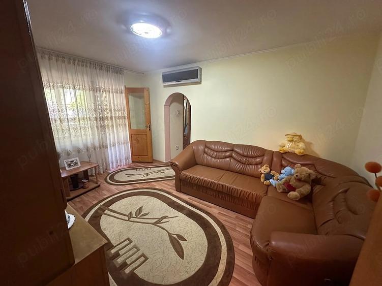 Apartament cu 3 camere semidecomandat în Central