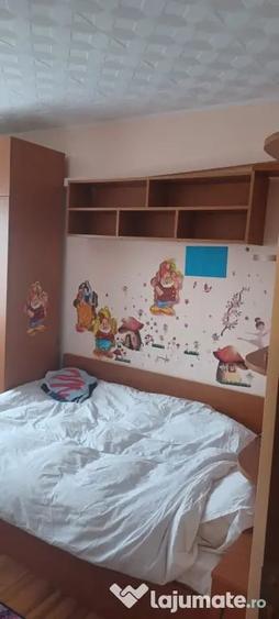 Apartament cu 3 camere decomandat în 1 Decembrie