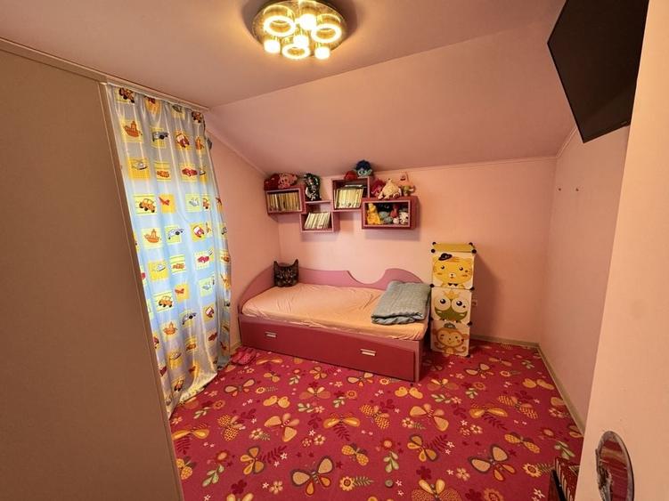 Casă cu 4 camere în Sântandrei
