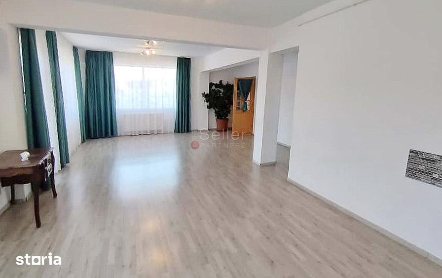 Spațiu comercial, de 400 mp, în Bartolomeu