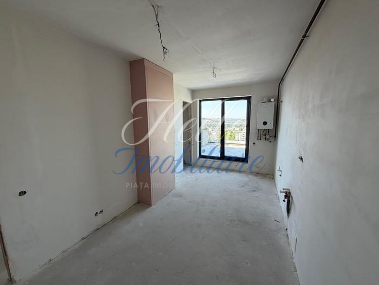 Penthouse cu 3 camere decomandat în Zorilor