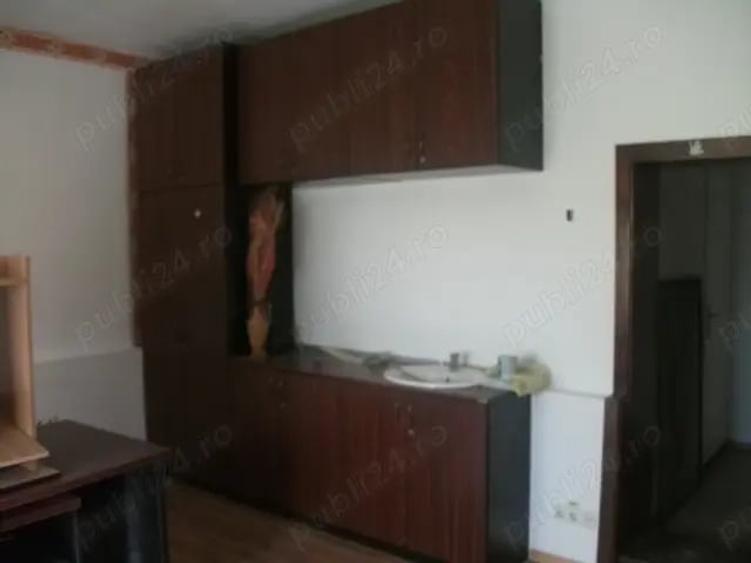 Casă cu 5 camere cu Teren 500 Mp în Central