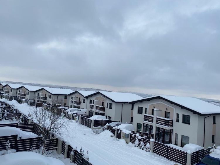 Duplex cu 4 camere cu Teren 250 Mp în Bucium