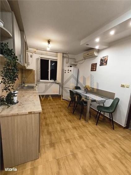 Apartament cu 3 camere semidecomandat în Cetății