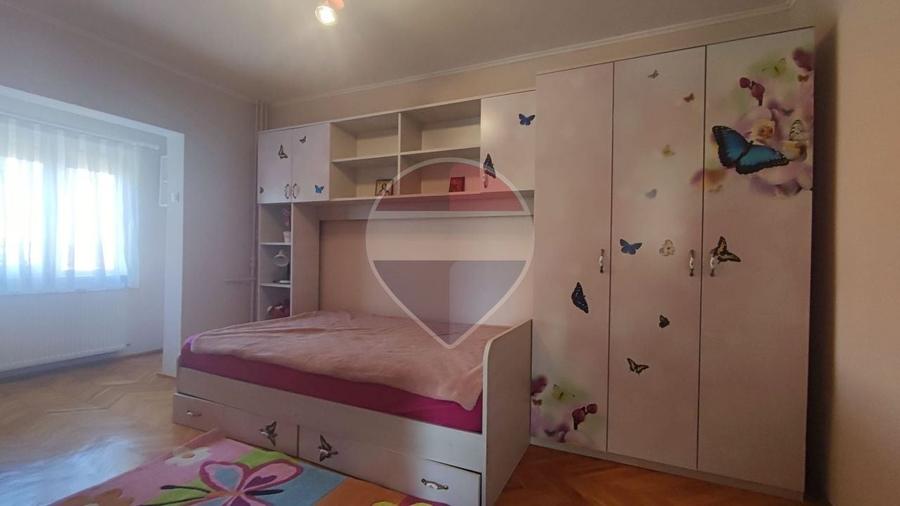 Apartament cu 3 camere decomandat, mobilat în Calea Aradului