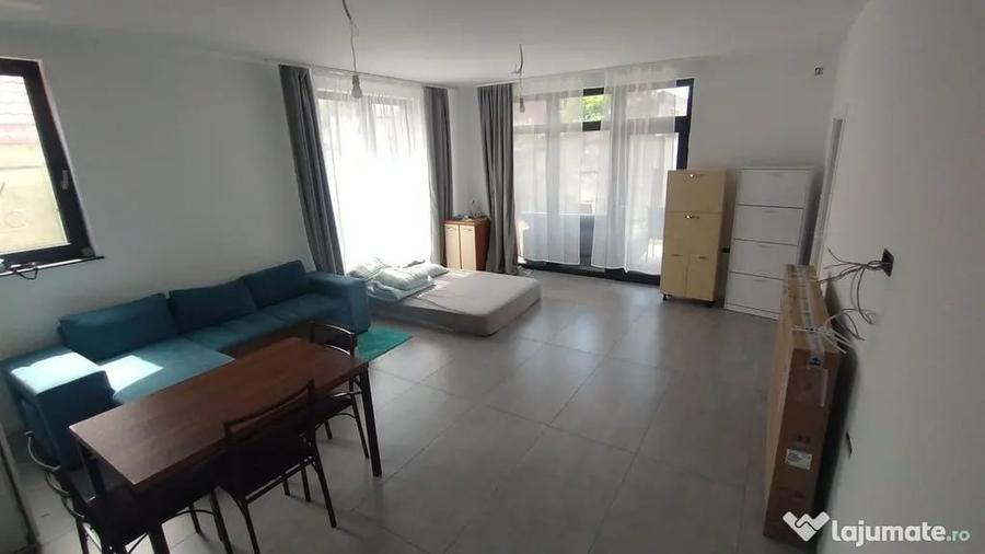 Casă cu 7 camere cu Teren 360 Mp în Central