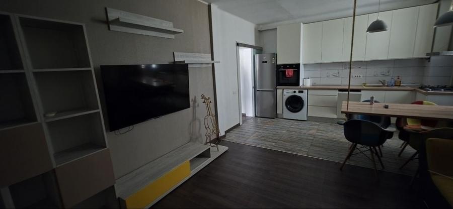 Apartament cu 3 camere decomandat în Alexandriei