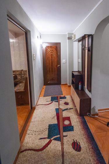 Apartament cu 3 camere decomandat în Exterior Vest