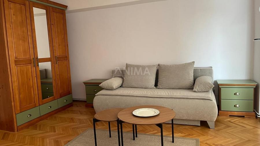 Apartament cu 3 camere decomandat, mobilat în Central