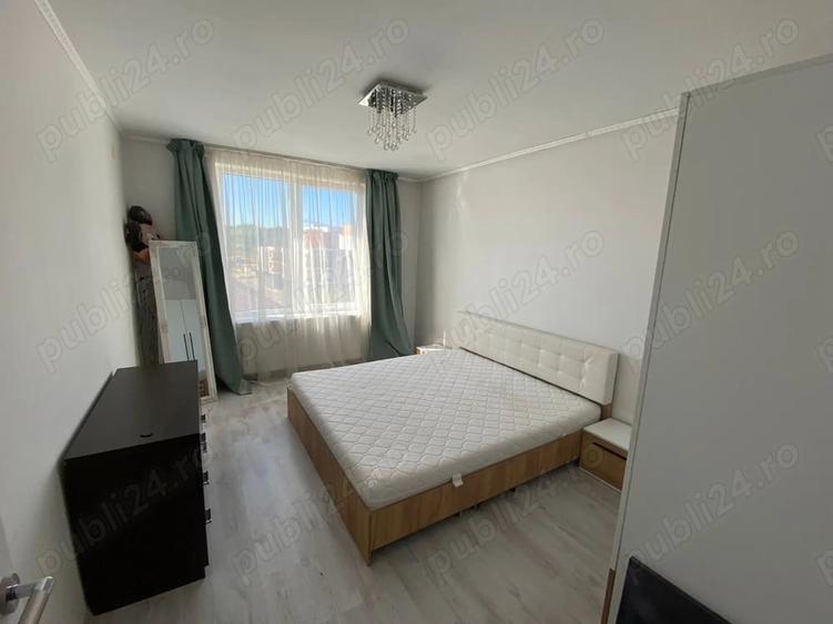 Apartament cu 3 camere semidecomandat în Florești