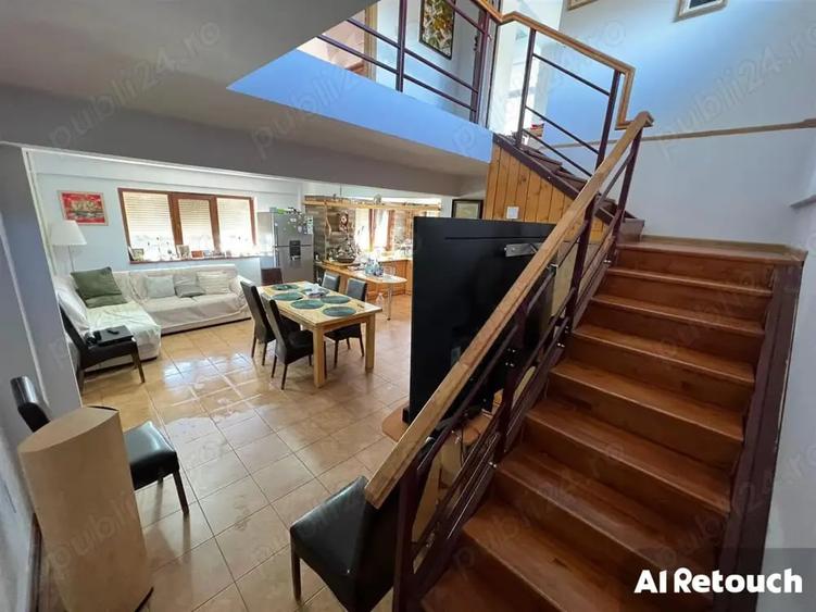 Casă cu 6 camere cu Teren 10000 Mp în Central