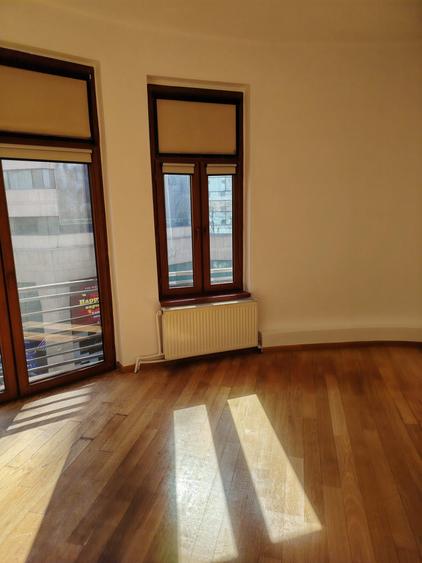 Apartament cu 6 camere decomandat, mobilat în Victoriei