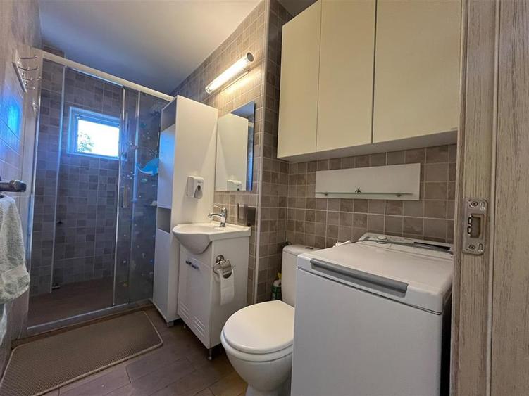 Apartament cu 3 camere semidecomandat în Rogerius