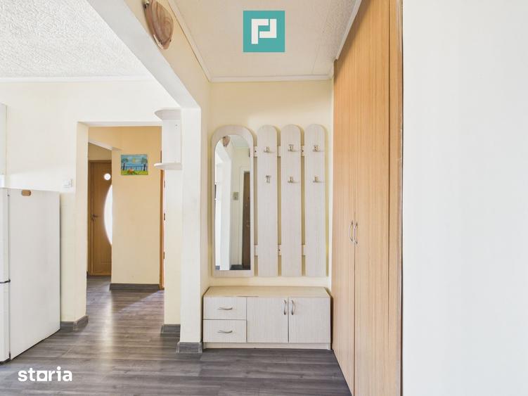 Apartament cu 3 camere decomandat în Nufărul