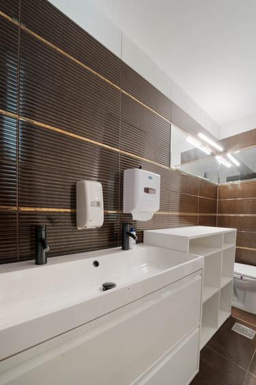Casă individuală cu 6 camere cu Canalizare în Băneasa