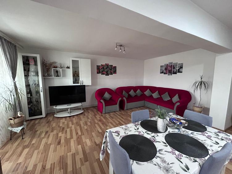 Apartament cu 3 camere decomandat, mobilat în Dorobanți