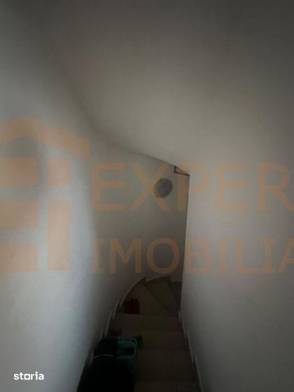 Casă cu 10 camere cu Teren 1000 Mp în Km 4