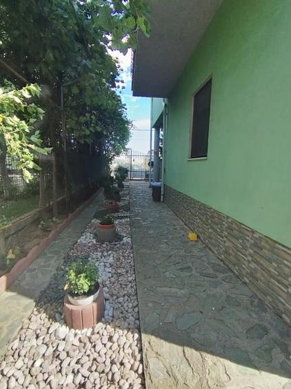 Casă individuală cu 7 camere cu Teren 527 Mp în Preajba