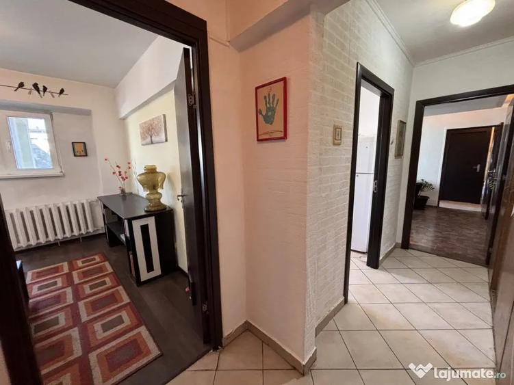 Apartament cu 3 camere semidecomandat, mobilat în Iancului