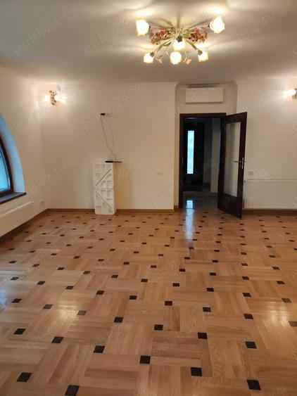 Casă cu 6 camere cu Teren 230 Mp în Titulescu