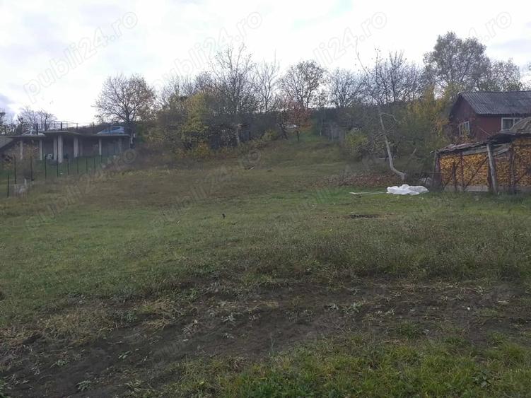 Teren de 4600 mp, în Iris