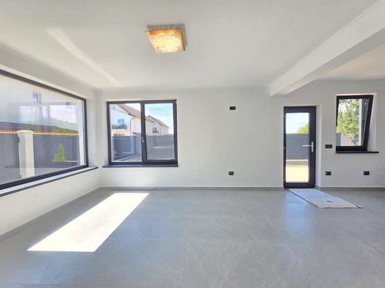 Duplex cu 4 camere decomandat cu Canalizare în Râșnov