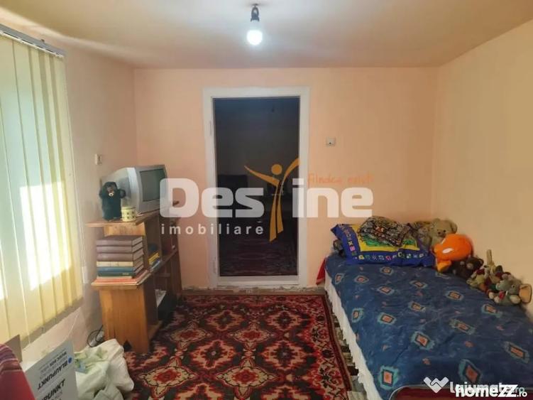 Casă cu 4 camere cu Teren 1075 Mp în Cătina