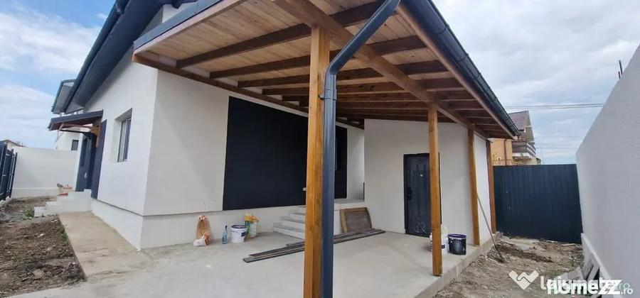 Casă cu 5 camere cu Teren 200 Mp în Lumina