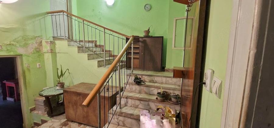 Casă cu 5 camere cu Teren 411 Mp în Cantemir