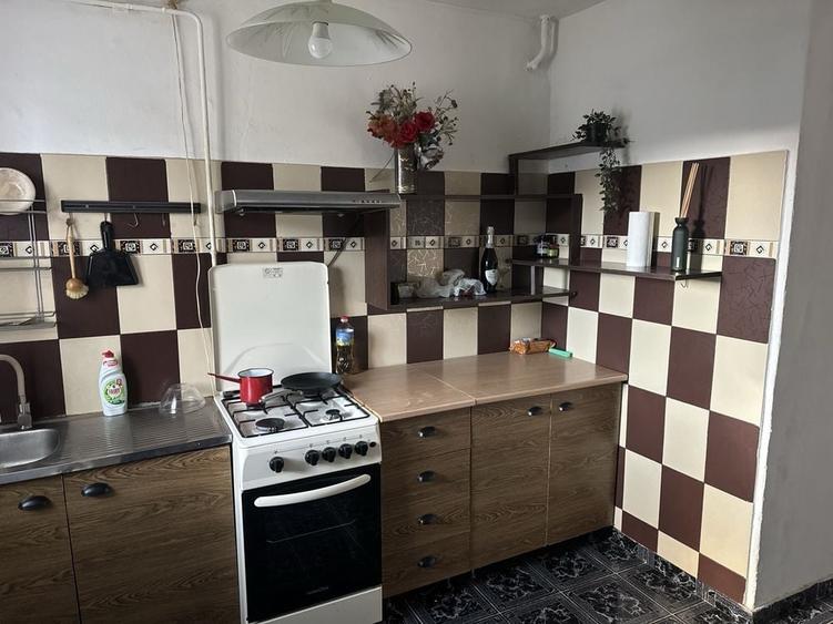 Apartament cu 2 camere semidecomandat în Podul de Piatră