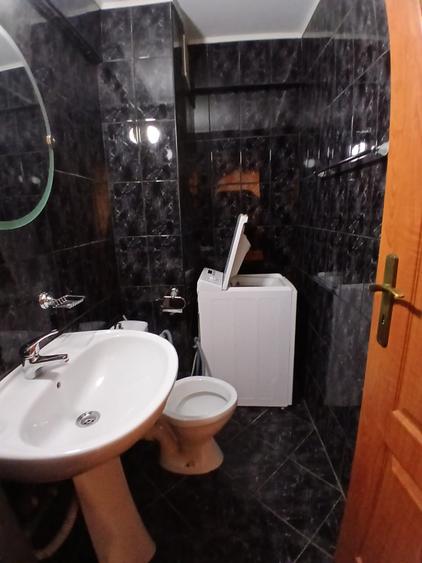 Apartament cu 3 camere semidecomandat, mobilat în Ultracentral