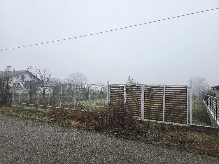 Teren de 974 mp, în Vânători