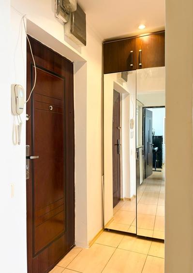 Apartament cu 3 camere semidecomandat în Drumul Taberei