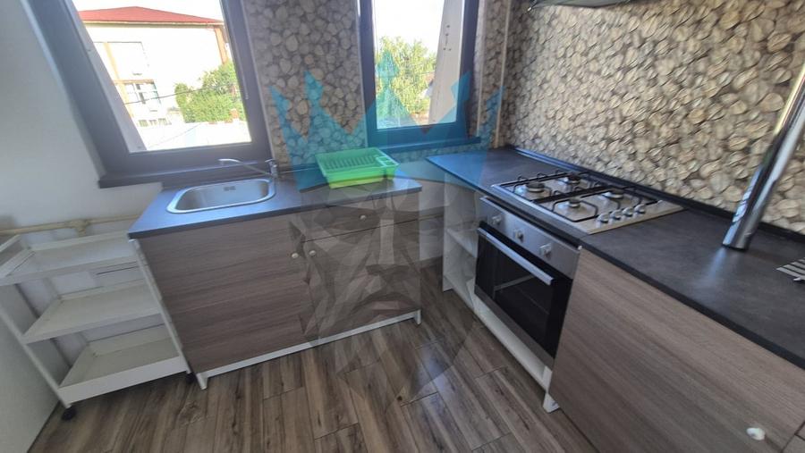 Apartament cu 3 camere semidecomandat, mobilat în Străulești