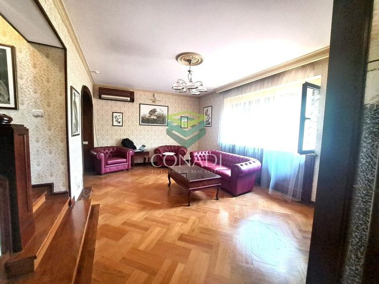 Casă individuală cu 6 camere cu Canalizare în Domenii