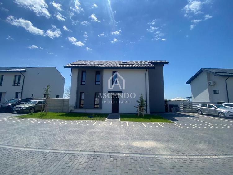 Casă individuală cu 5 camere cu Canalizare în Nord-Est