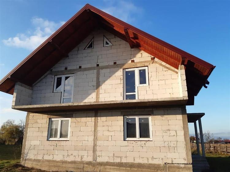 Casă individuală cu 5 camere cu Teren 1000 Mp în Ilișești