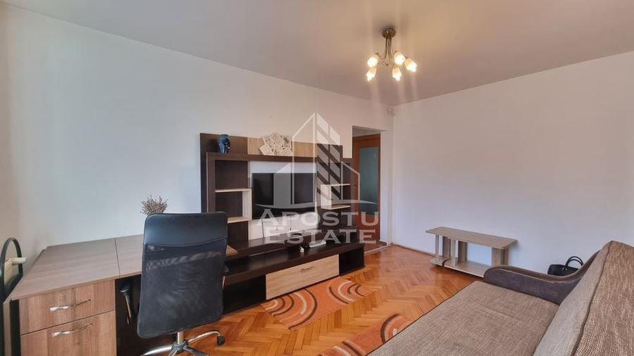 Apartament cu 3 camere semidecomandat în Dacia